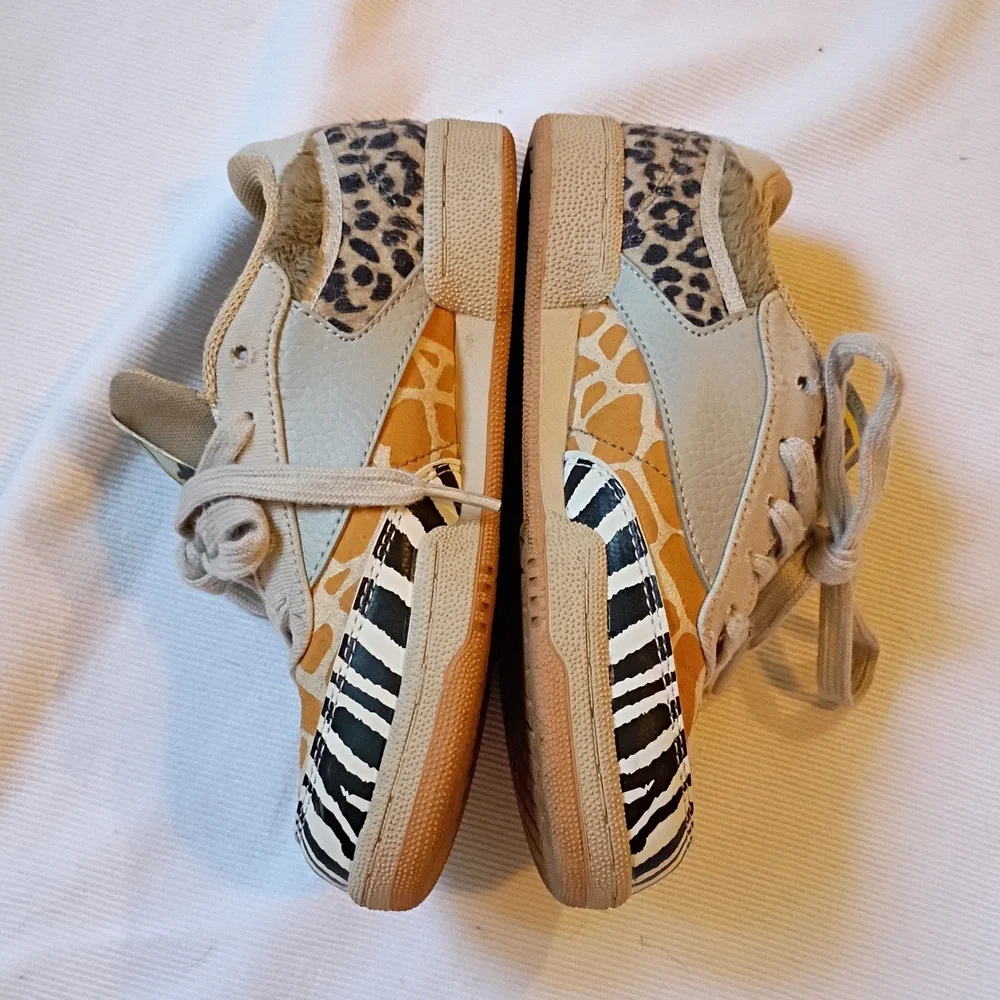 Reebok National Geographic Girls Sneakers - Picture 4 of 9